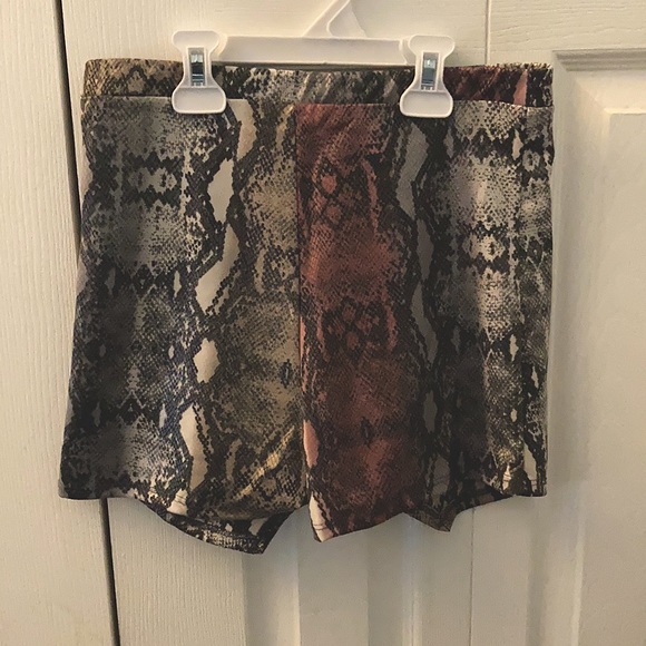 Skort! Snake skin print. Size SM - Picture 2 of 2